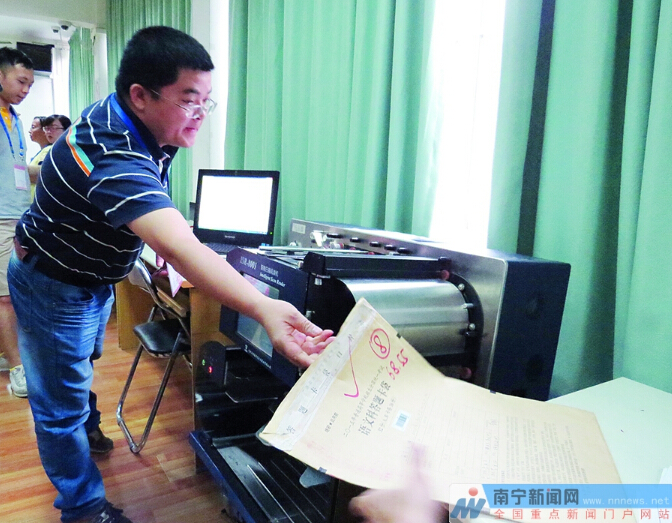 考卷細(xì)致掃描,確保掃描對象及內(nèi)容無誤