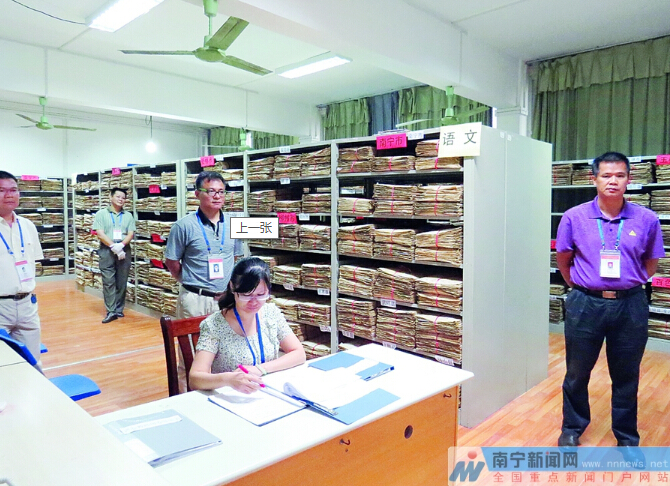 試卷存放保密庫,有多人現(xiàn)場值班