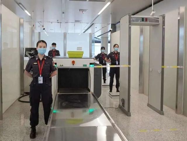 玉林機場安檢門檢測口探測發現危險物品[圖]