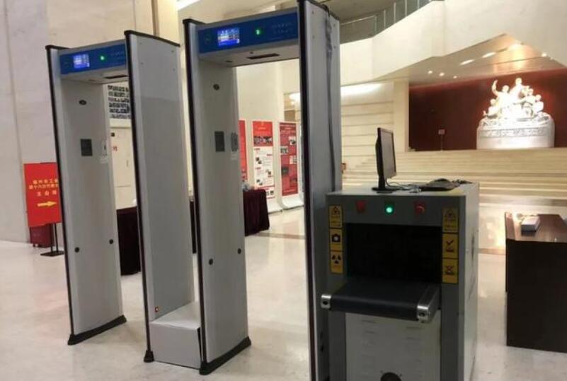 學校為什么要有安檢門？