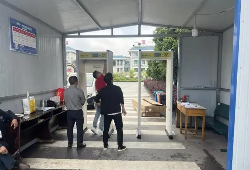 考場(chǎng)安檢門用途分析：配合監(jiān)控?cái)z像頭等設(shè)備提升考場(chǎng)安檢能力